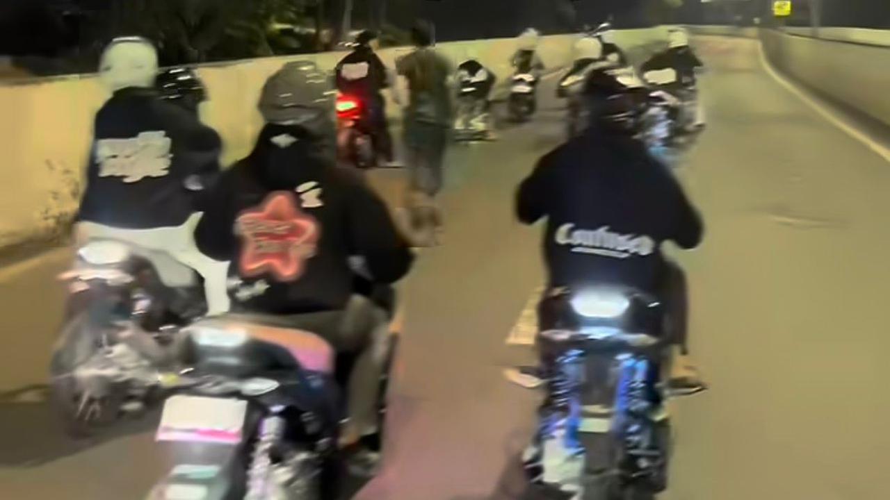 Viral! Aksi Pemotor Bakar Portal JLNT Casablanca, Polisi: Kami Libatkan Krimum