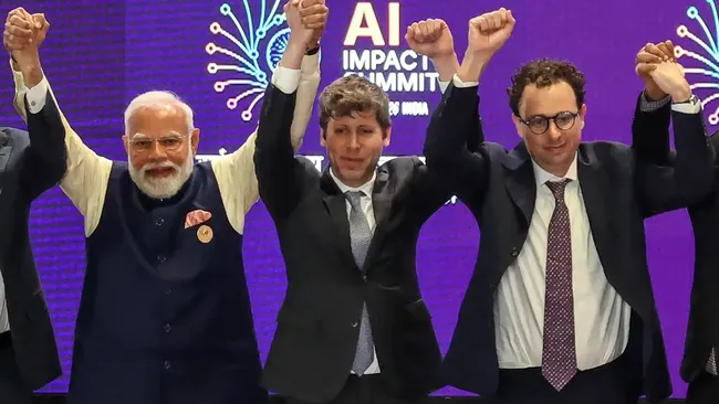 Momen Canggung Sam Altman dan Dario Amodei: Cermin Persaingan Sengit OpenAI vs Anthropic