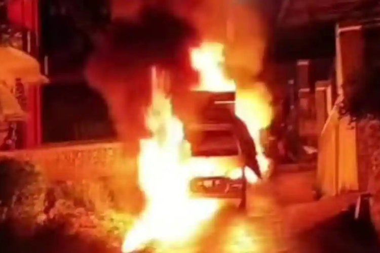 Petaka Ronda Sahur: Mobil dan Sound System Ludes Terbakar di Trenggalek