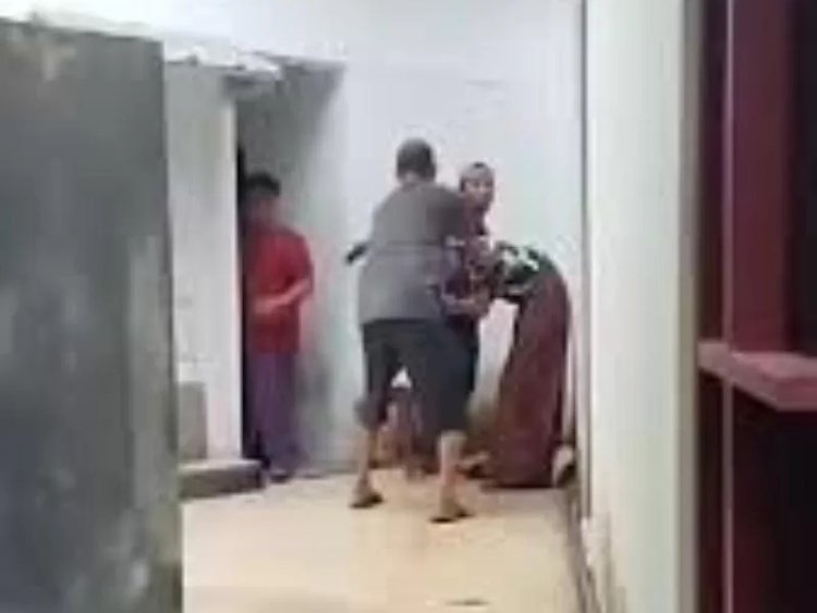 Heboh! Pasangan Remaja Digerebek di WC Musholla Martapura, Solusinya Dinikahkan di Tempat