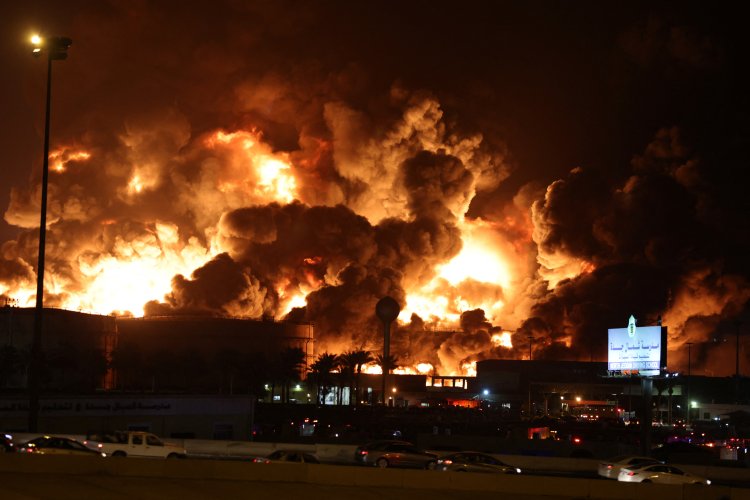 Iran Serang Kilang Saudi Aramco di Ras Tanura: Harga Minyak Melonjak dan Pasokan Global Terancam