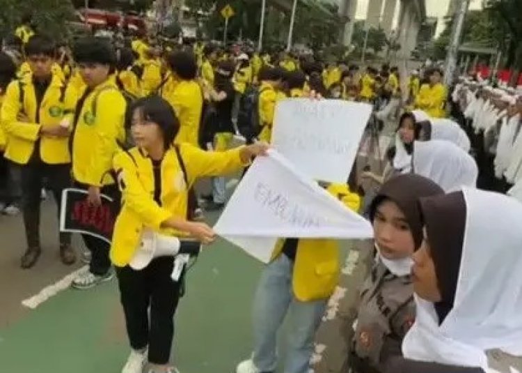Mahasiswi UI Minta Maaf Setelah Coret Sorban Polwan Saat Demo: Kronologi Lengkap