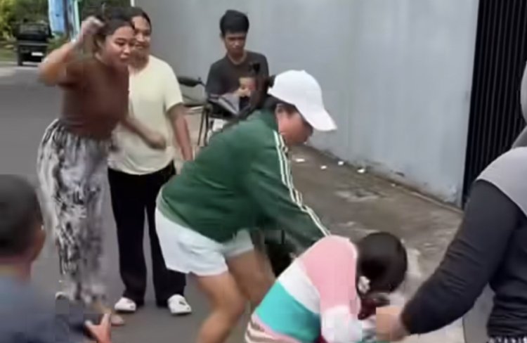 Viral 2 Wanita Berkelahi Diduga Gegara Rebutan Pria: Fakta dan Kronologi Lengkap