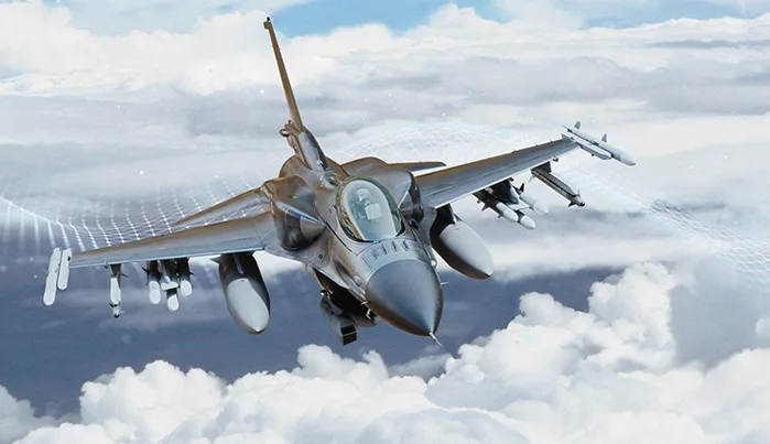 Pesawat tempur F16 Turki di langit biru, simbol pertahanan udara NATO