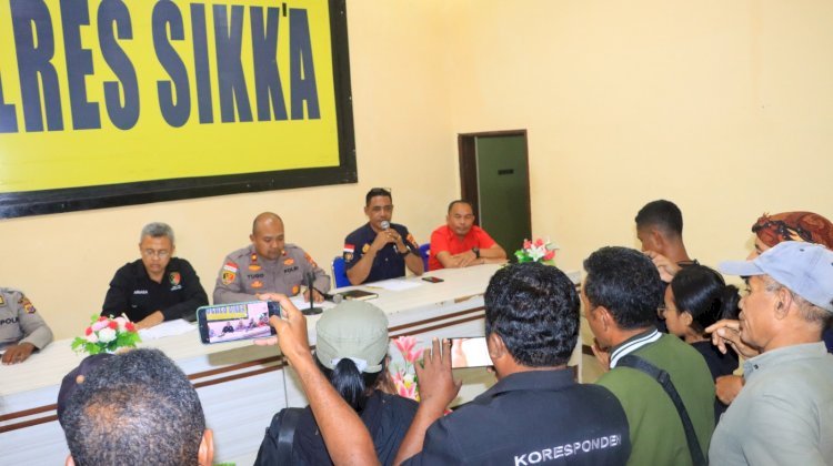  konferensi pers Polres Sikka membahas kasus perkosaan dan pembunuhan gadis di Watudenak