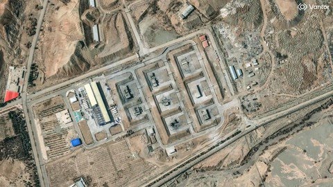 Iran Diduga Tipu AS-Israel dengan Jet & Tank Balon Buatan China