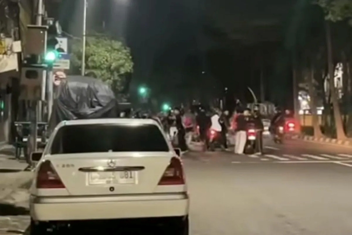 Polisi Buru Remaja Bawa Celurit di Surabaya Usai Video Viral
