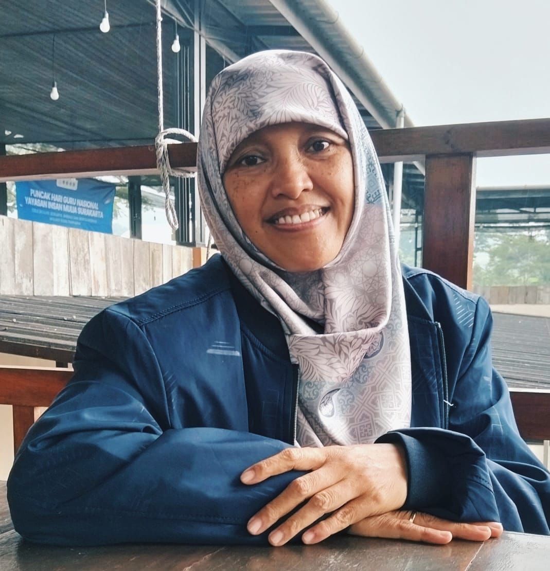 Kisah Bu Una: Lulusan SMA yang Membina 405 Orang Termasuk Profesor