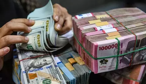 Rupiah Diprediksi Melemah ke Rp17.050, Tensi Timur Tengah Picu Gejolak