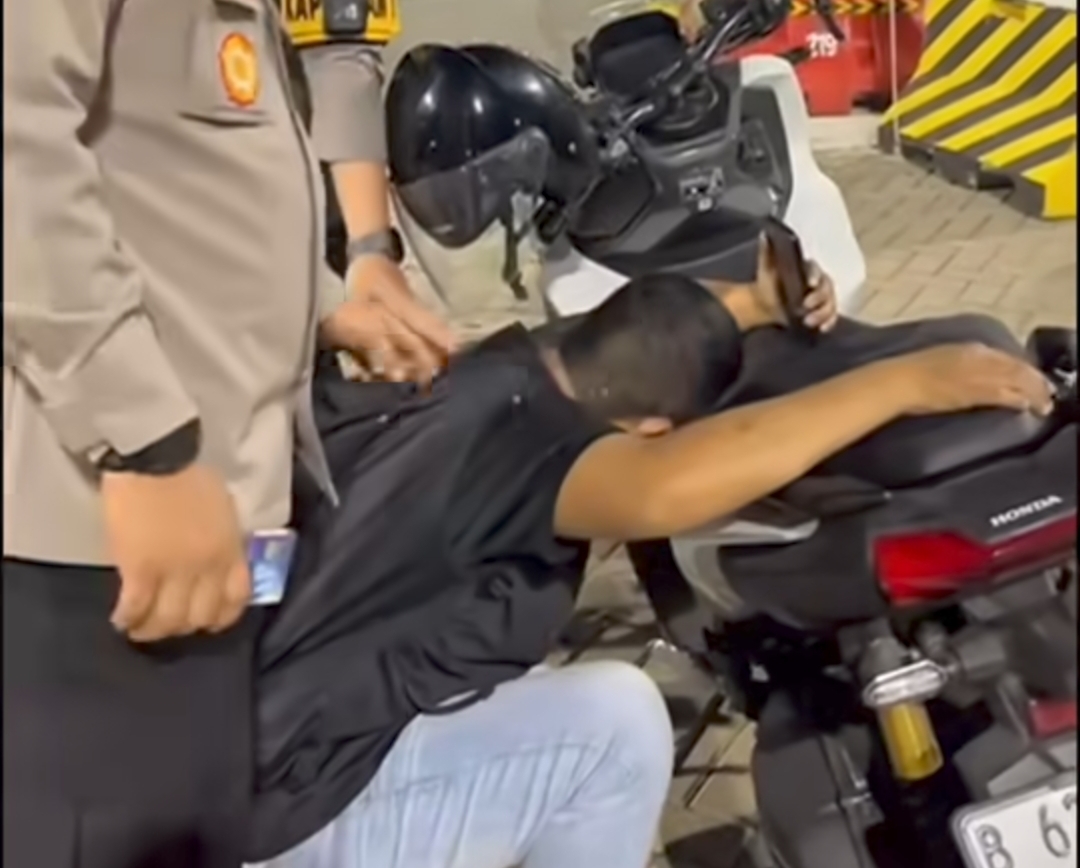 Viral! Pemudik Menangis di Pelabuhan Ciwandan Dapat Kabar Ibunda Meninggal