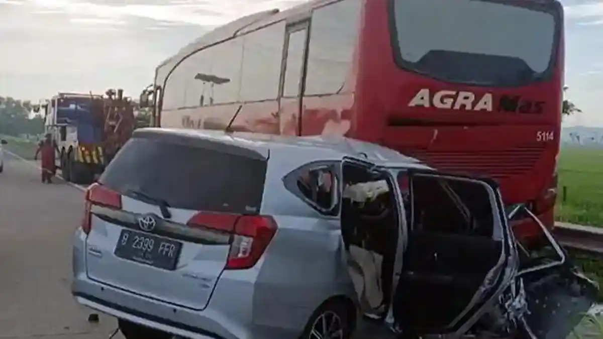 Kecelakaan Maut di Tol Pemalang, 5 Pemudik Sekeluarga Tewas