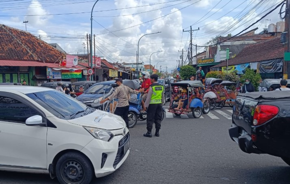 Viral di Medsos, Pasar Ngasem Yogya Ramai Wisatawan Kuliner Lebaran 2026