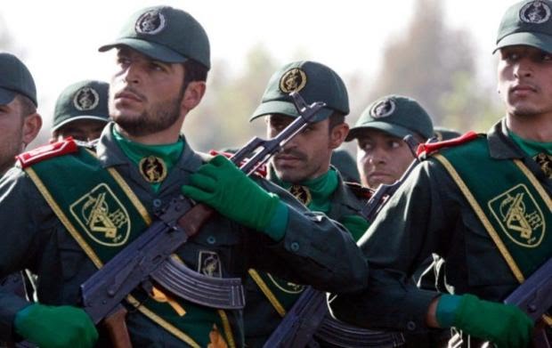 Para pemuda Iran antre mendaftar menjadi tentara untuk menghadapi potensi perang darat melawan AS