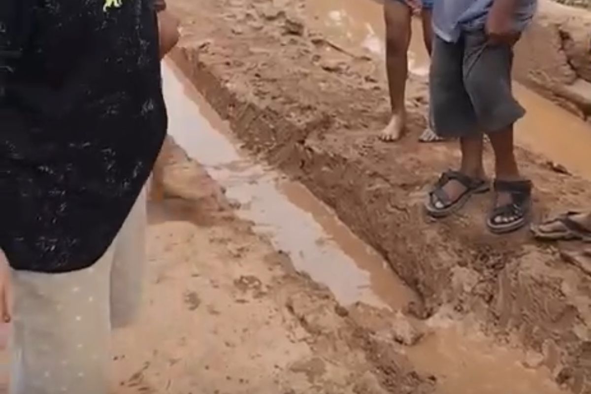 Jalan Rusak Sintang Viral, Bupati: Sudah Diusulkan Perbaikan