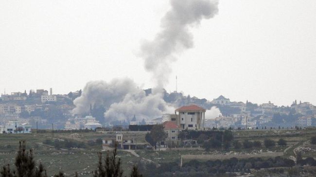 Asap mengepul setelah serangan Israel di Lebanon selatan