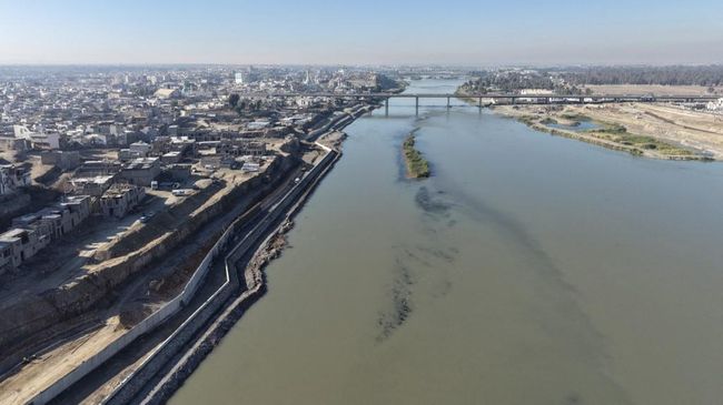 Suasana Sungai Tigris di Baghdad Irak yang terdampak kekeringan parah