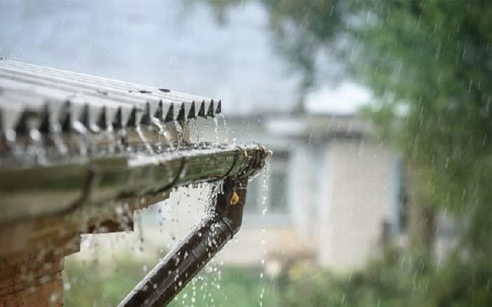 Bahaya Minum Air Hujan Langsung: Risiko Kontaminasi dan Solusi