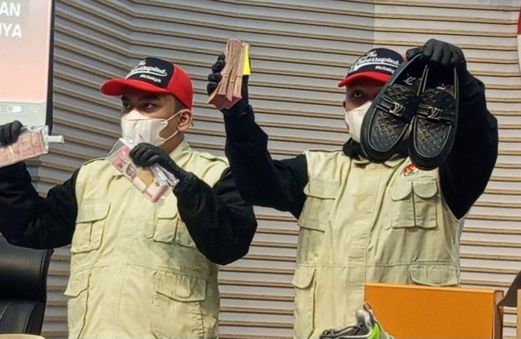KPK ungkap aliran uang pemerasan Bupati Tulungagung ke pejabat