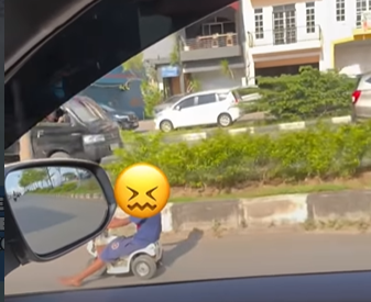 Balita Naik Motor Mainan di Jalan Raya Batam Viral, Orang Tua Dikritik