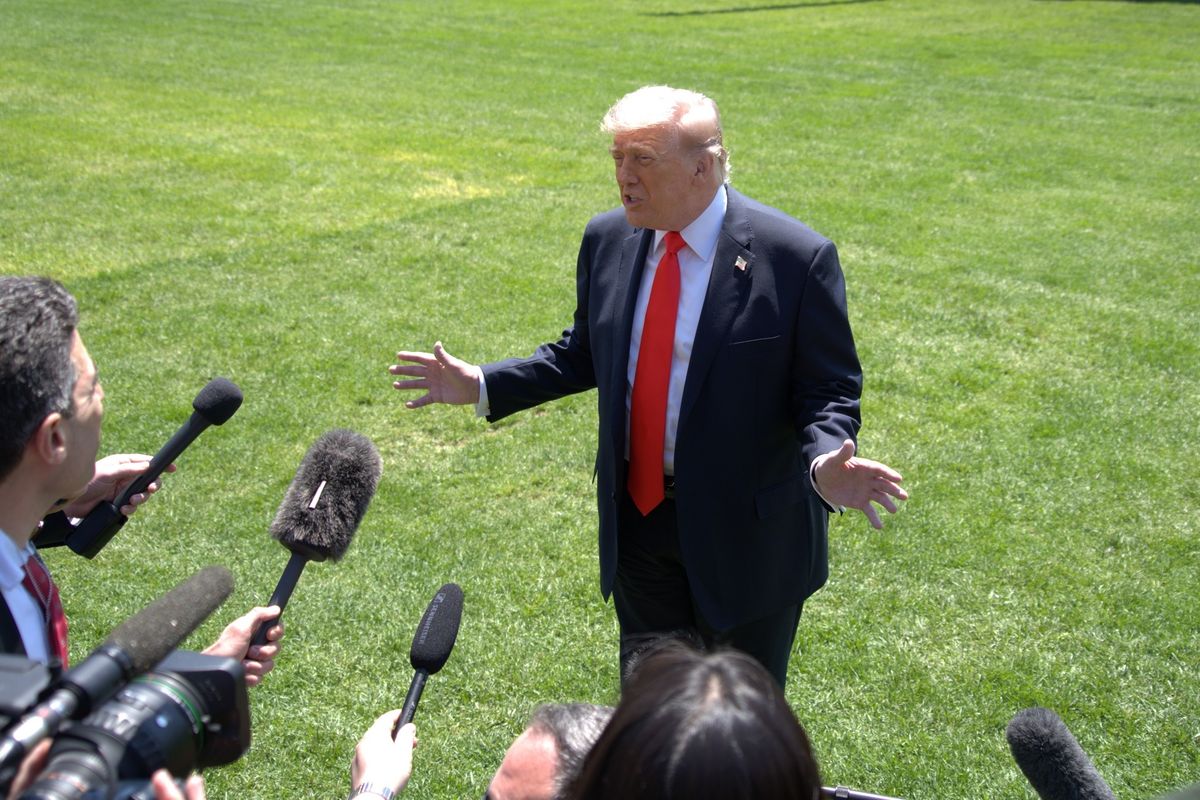 D-Day Ekonomi Trump: Ancaman Baru bagi Iran dan Mitra Dagangnya