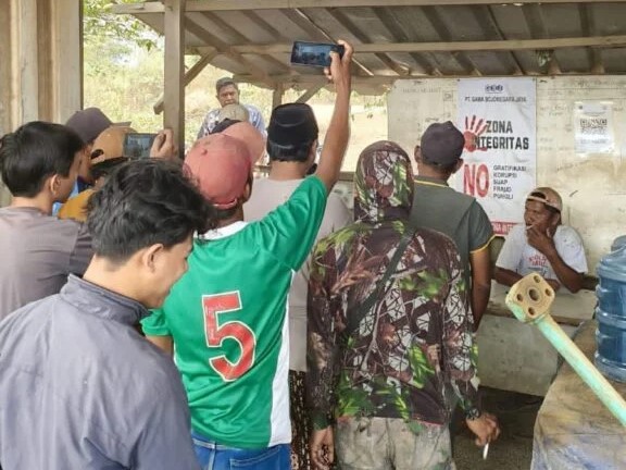 Warga Sumur Watu Geruduk Tambang PT Gama di Bojonegara, Protes Blasting