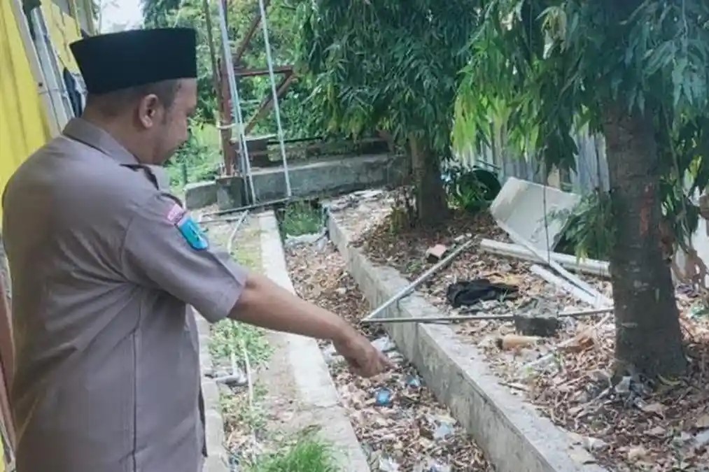 Geger! Pasangan Ditemukan Berduaan di Belakang Tempat Wudhu Masjid Jelang Subuh