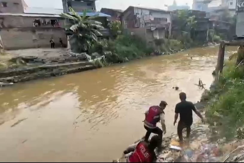 Panik Digerebek Polisi, Sejumlah Orang di Medan Nekat Lompat ke Sungai