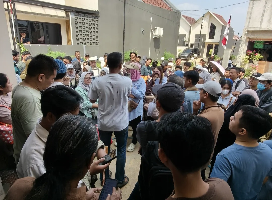 Ratusan Konsumen Geruduk Uwais Village Depok, Rumah Tak Kunjung Rampung Meski Lunas