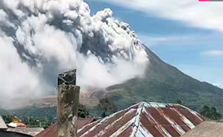 Gunung Sinabung Kembali Erupsi, Abu Vulkanik Membumbung 3.500 Meter, Status Naik Siaga