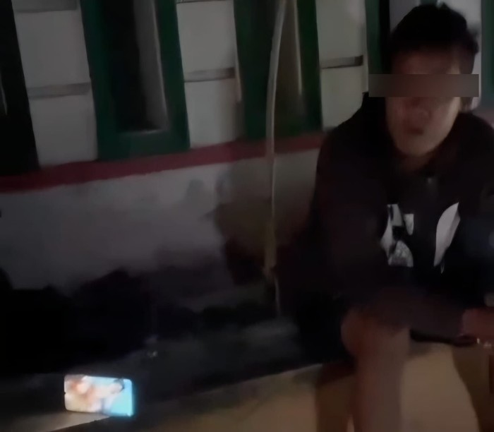 Heboh! Pemuda di Jombang Pamer Putar Video Porno di Pinggir Jalan, Polisi: Ternyata ODGJ