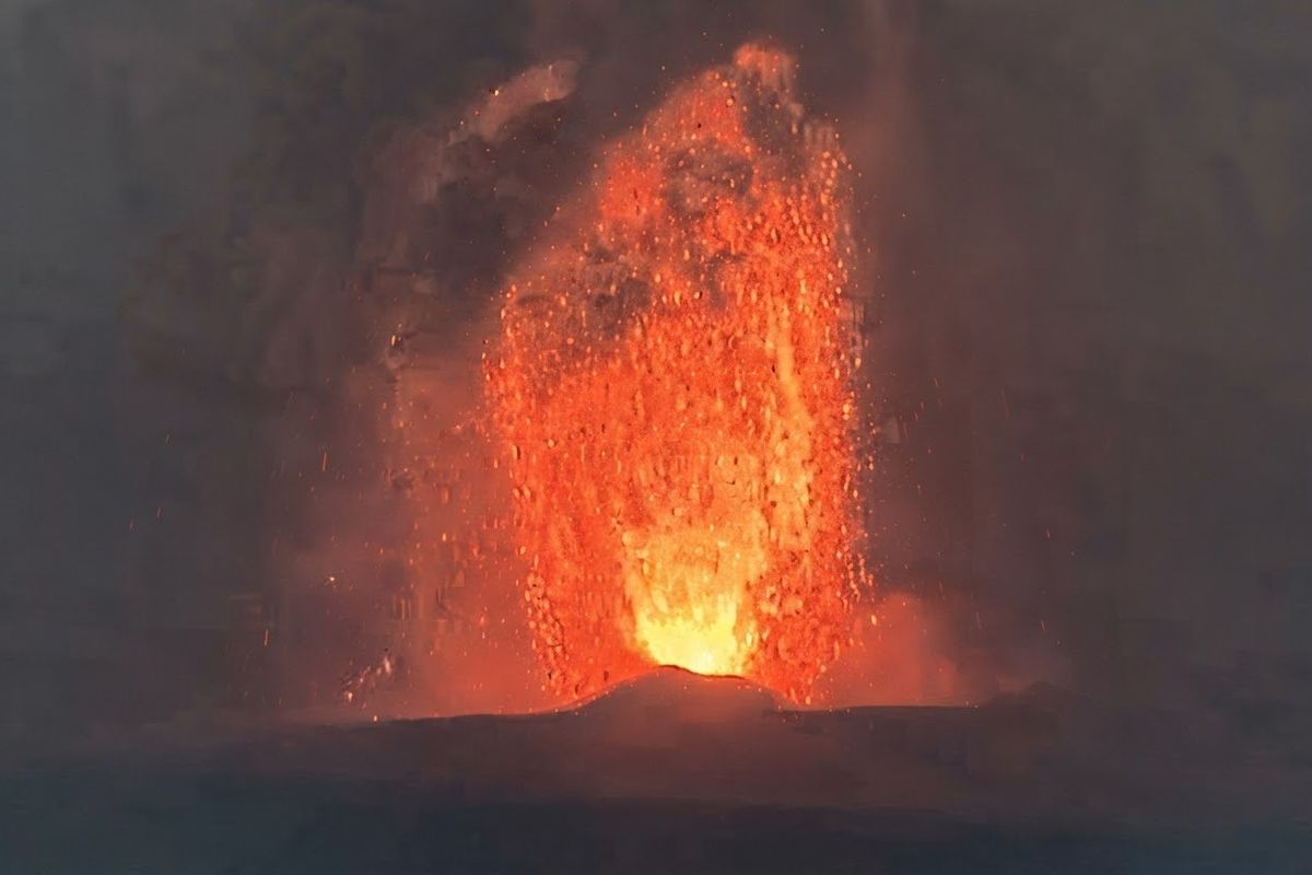 Erupsi Anak Krakatau Meningkat, Badan Geologi: Tak Otomatis Terjadi Letusan Lebih Besar