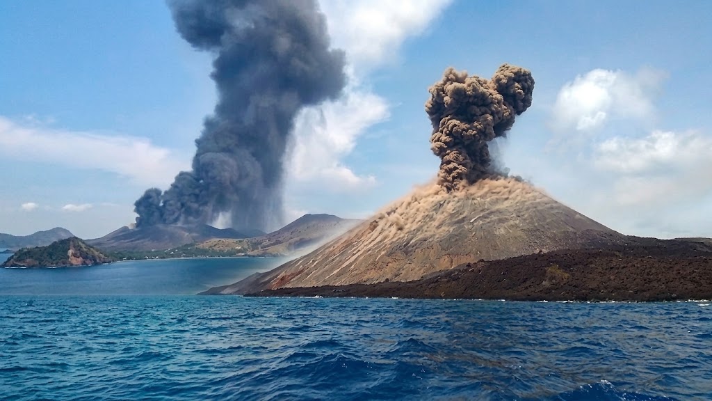 Anak Krakatau: Laboratorium Alam Tempat Kehidupan Dimulai dari Nol