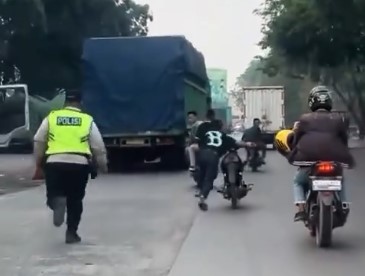 Aksi Kejar-kejaran Polantas vs Pelanggar di Palembang Viral, Kondisi Fisik Petugas Jadi Sorotan Pedas Netizen