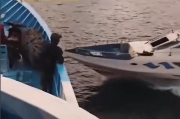Detik-Detik Mencekam Speedboat Tabrak KM Obi Permain di Perairan Malut, Rekaman Viral Bikin Merinding