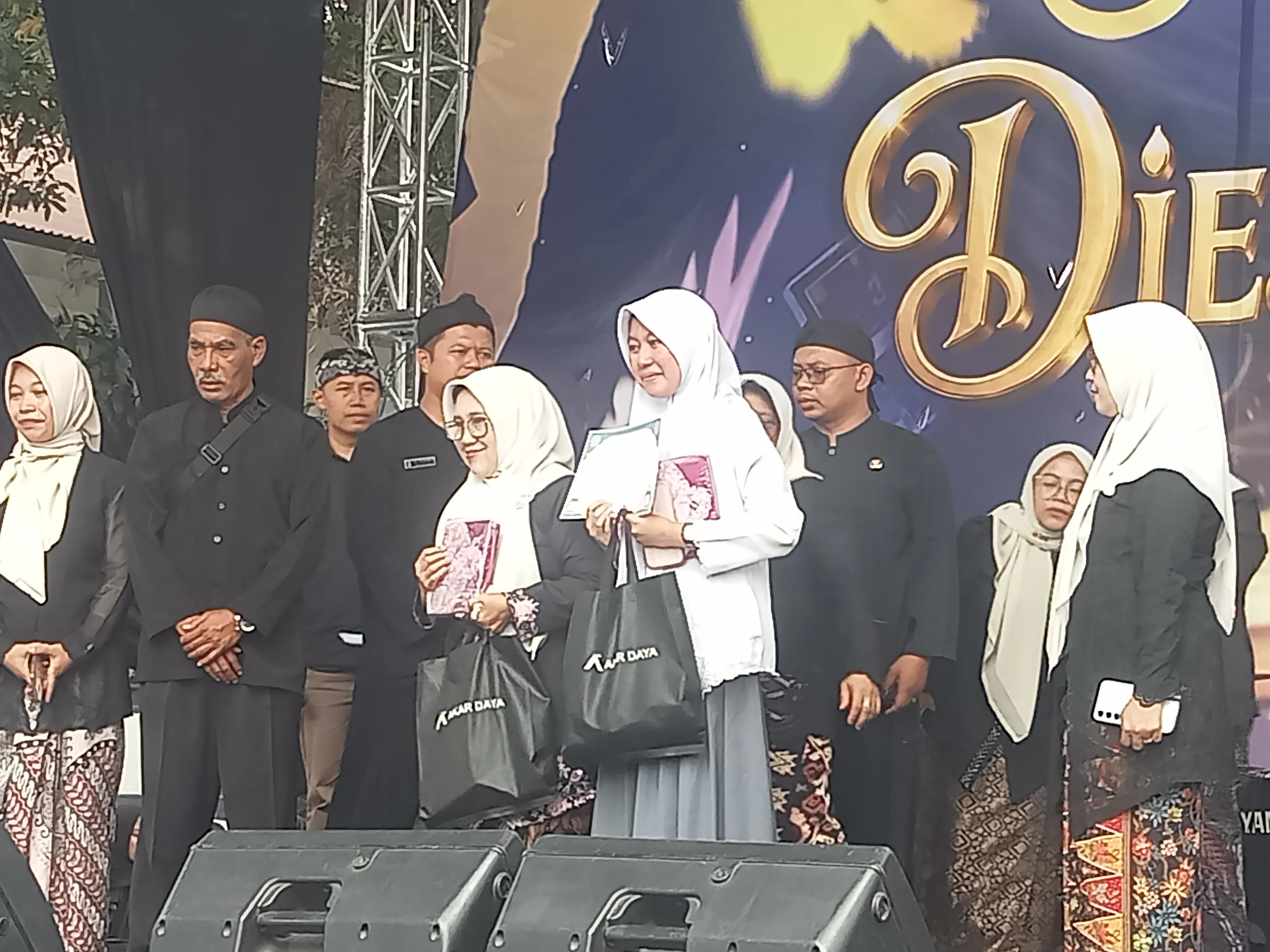 Kisah Haru Program Infak Umrah SMAN 1 Padalarang: Siswa dan Guru Berangkat ke Tanah Suci dari Rp500 Sehari