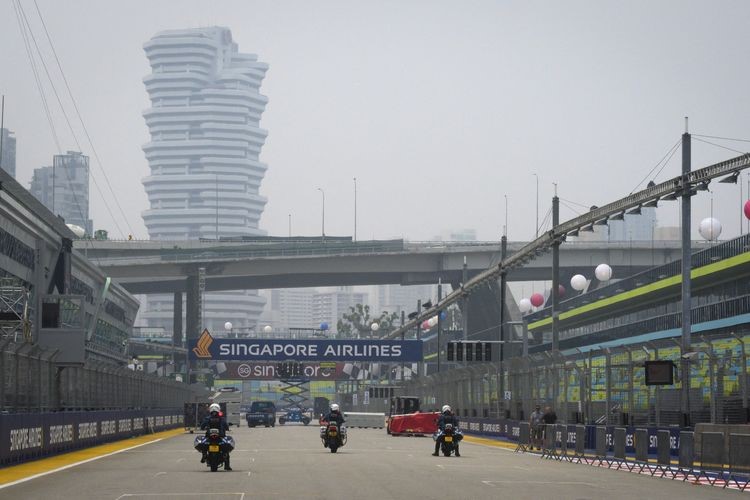 Kabut Asap Karhutla Indonesia Selimuti Singapura, F1 Singapura Tetap Berlanjut