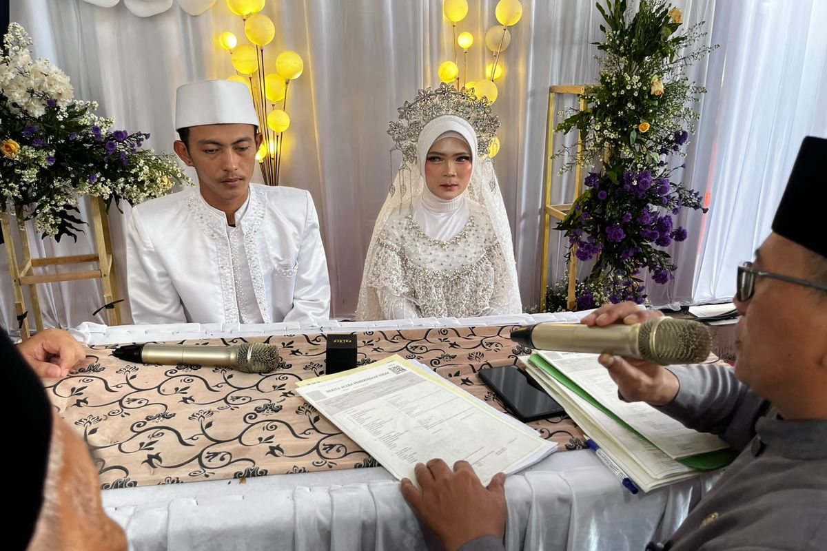 Hemat Biaya, Pasangan Gen Z di Purwakarta Ikut Nikah Massal Gratis