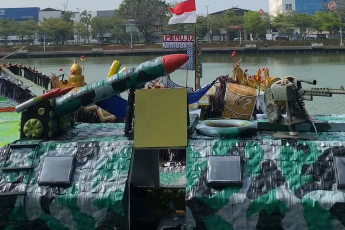 Tank Mengapung di Danau Sunter Ternyata Perahu dari 1.800 Botol Plastik Bekas